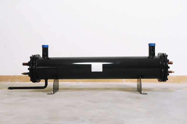shell and tube type evaporator