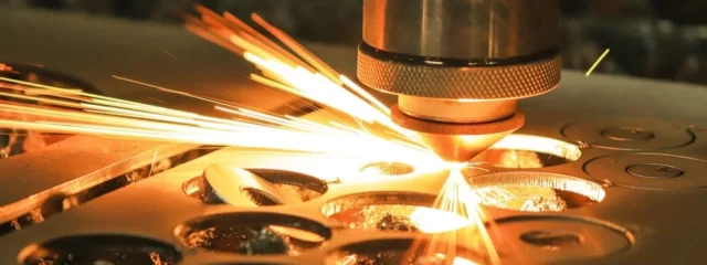 proses pemotongan laser